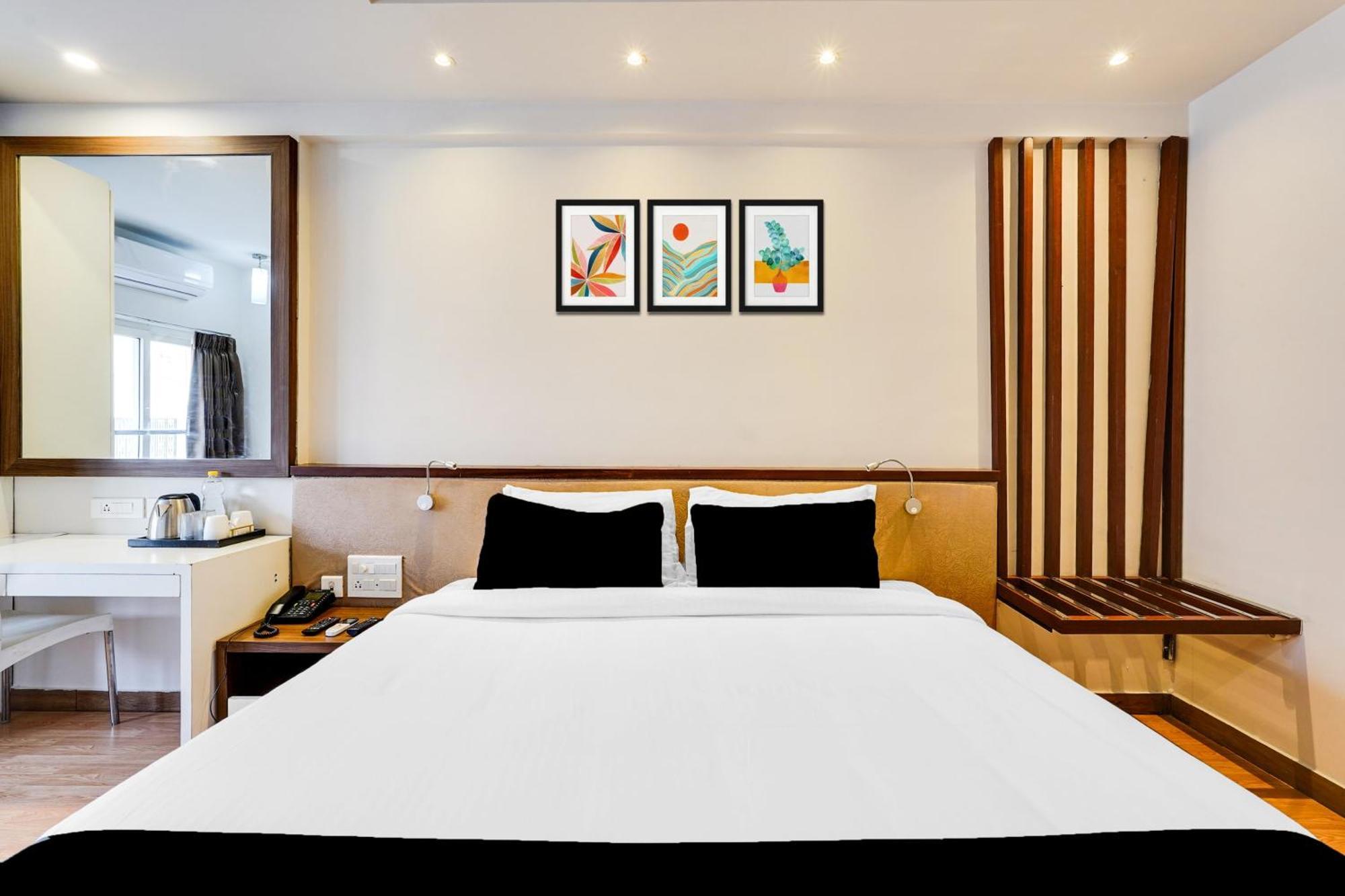 Super Townhouse Oak Kodambakkam Formerly Cine City Chennai Exteriör bild