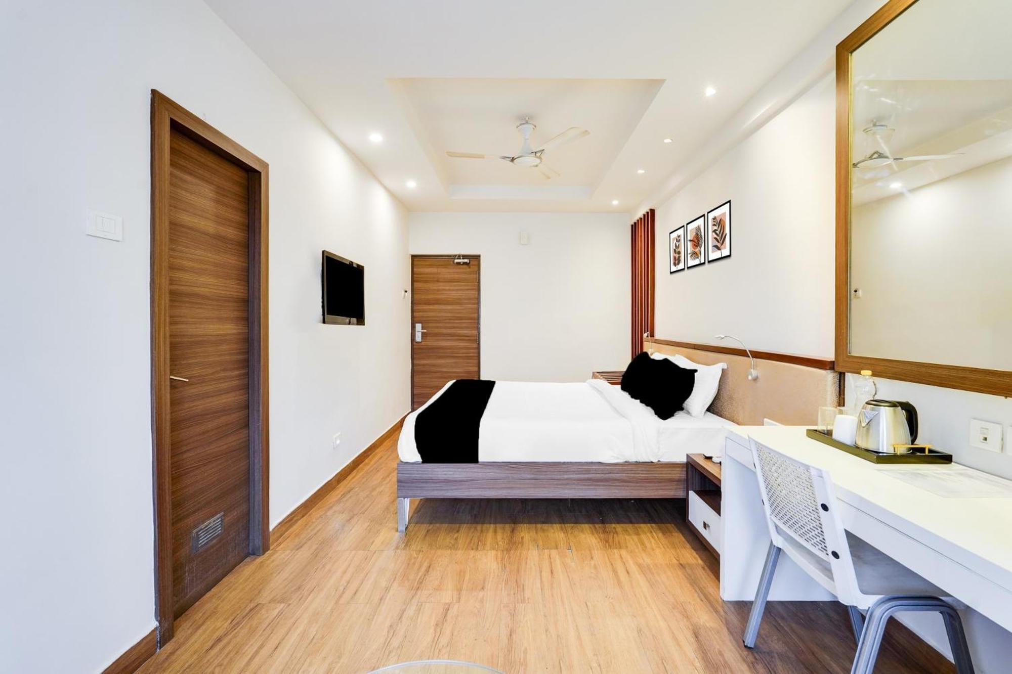 Super Townhouse Oak Kodambakkam Formerly Cine City Chennai Exteriör bild