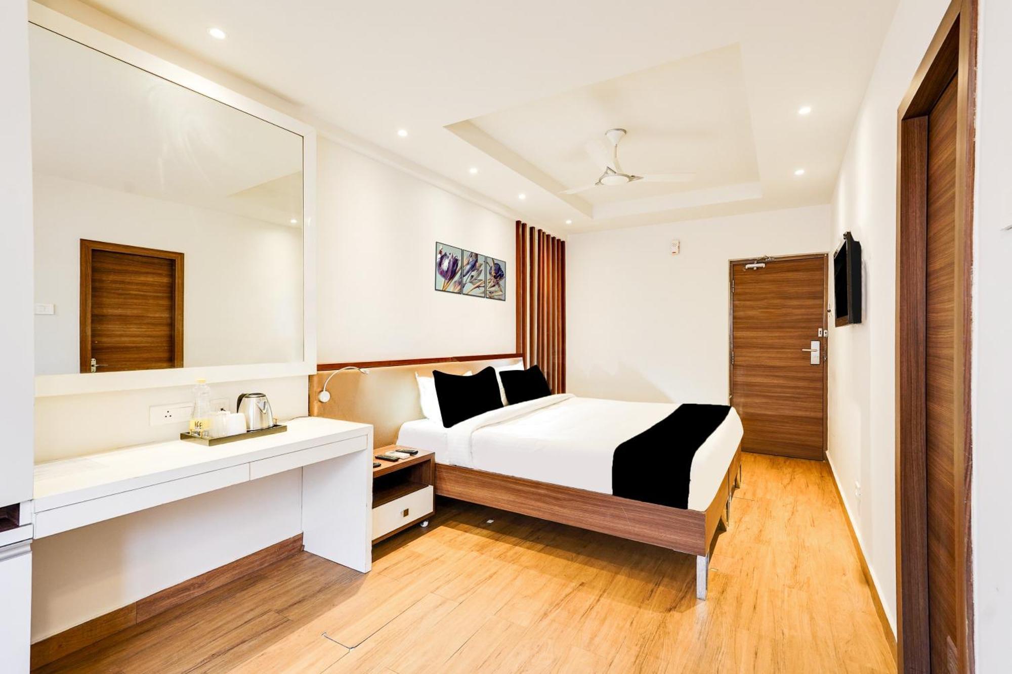 Super Townhouse Oak Kodambakkam Formerly Cine City Chennai Exteriör bild