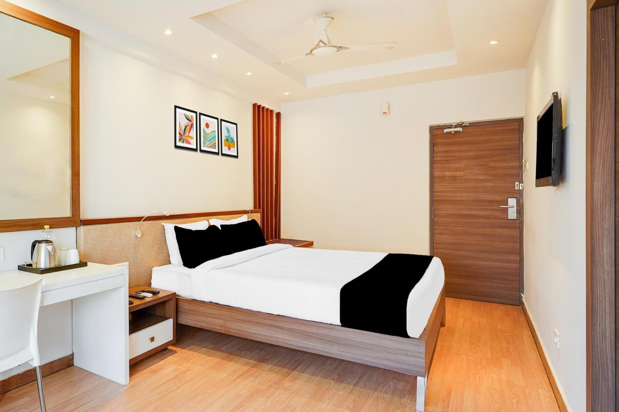 Super Townhouse Oak Kodambakkam Formerly Cine City Chennai Exteriör bild