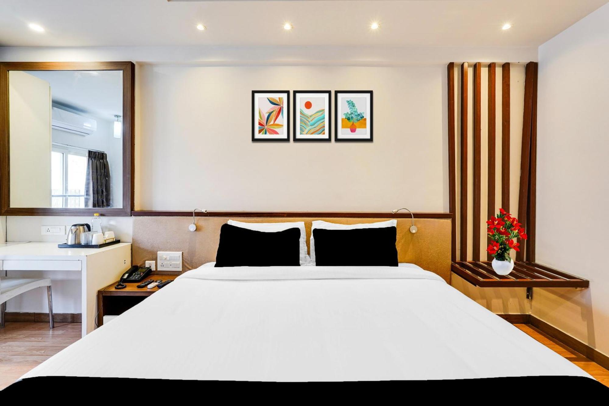 Super Townhouse Oak Kodambakkam Formerly Cine City Chennai Exteriör bild